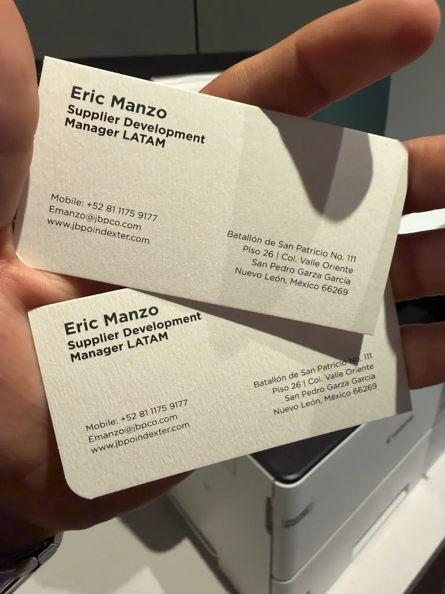 Tarjetas de presentación en papel algodón con impresión corporativa